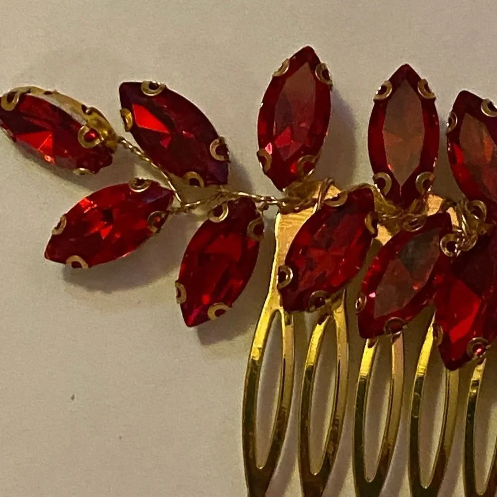 Elegant Red and Gold Hair Comb